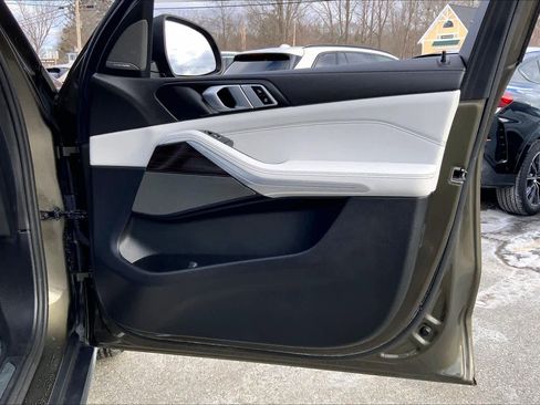 Certified 2025 BMW X5 xDrive40i w/ Climate Comfort Package image 22