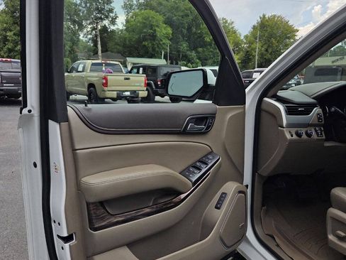 Used 2017 GMC Yukon XL SLT w/ HD Trailering Package AWD/4WD image 11