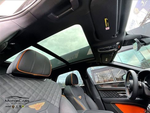 Used 2025 Bentley Bentayga image 19