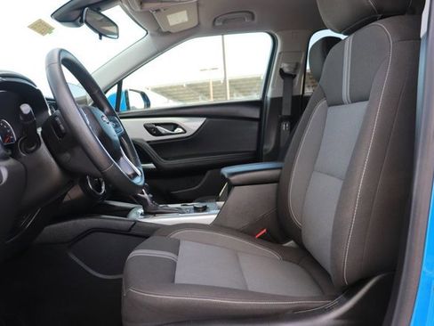Used 2025 Chevrolet Blazer LT image 11