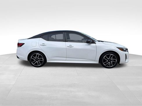 Certified 2024 Nissan Sentra SR FWD image 9
