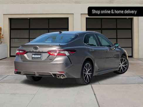 Used 2024 Toyota Camry SE image 4