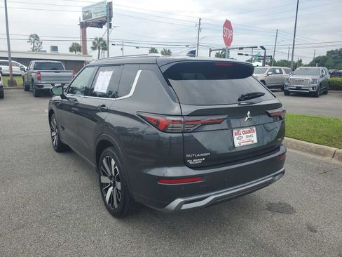 Used 2025 Mitsubishi Outlander SEL FWD image 3