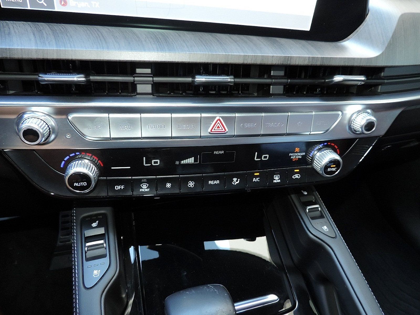 Used 2024 Kia Telluride SX w/ Towing Package FWD image 20