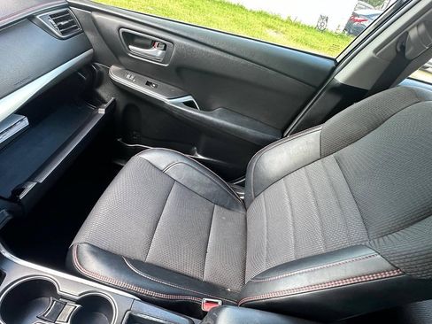 Used 2017 Toyota Camry SE FWD image 32