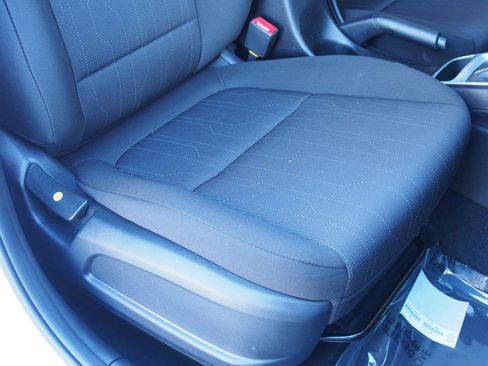 Used 2025 Hyundai Venue SE image 12