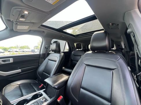 Used 2023 Ford Explorer XLT w/ Equipment Group 202A AWD/4WD image 25