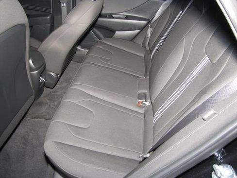 Used 2025 Hyundai Elantra Sport FWD image 11