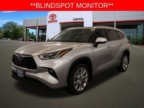 Used 2024 Toyota Highlander Limited image 7