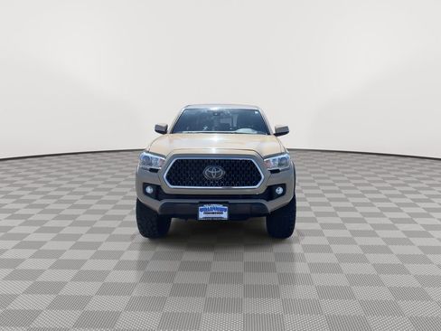 Used 2018 Toyota Tacoma TRD Off-Road w/ Technology Package AWD/4WD image 2