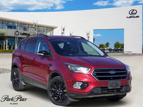 Used 2017 Ford Escape Titanium image 1