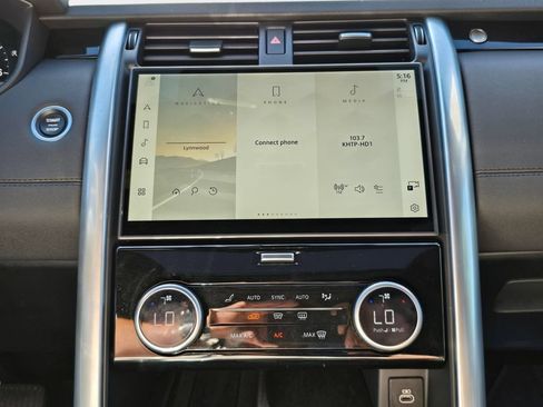 Certified 2025 Land Rover Discovery S AWD/4WD image 20