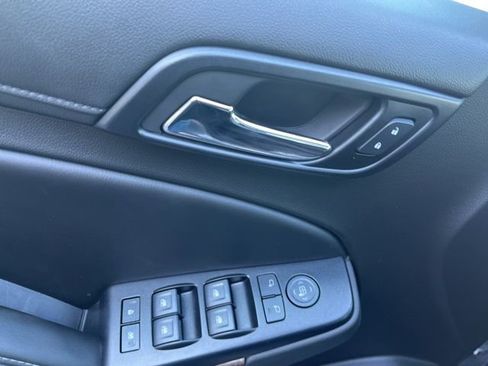 Used 2018 Chevrolet Suburban LT image 22