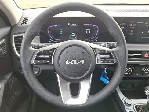 New 2026 Kia Seltos LX image 9