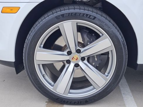 Certified 2025 Porsche Macan image 14