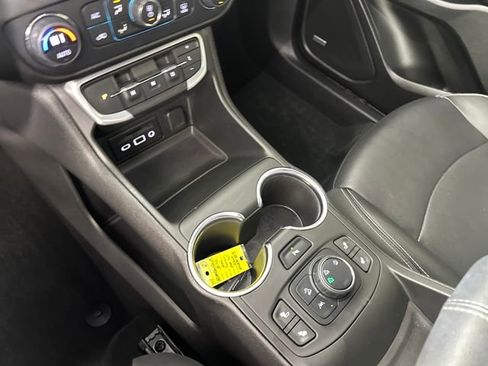 Used 2022 GMC Terrain SLT w/ Infotainment Package II image 20