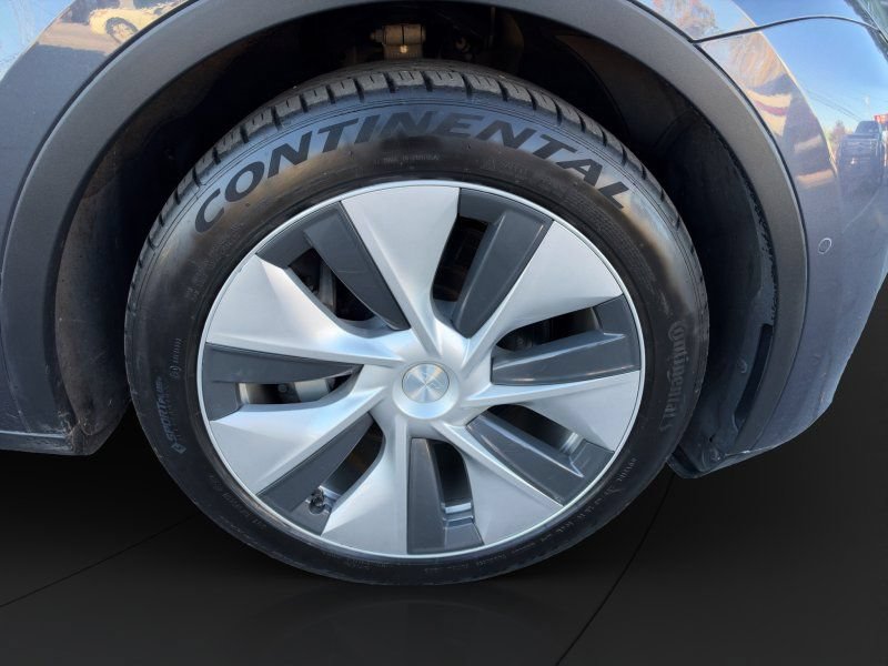 Used 2022 Tesla Model Y Long Range AWD/4WD image 23