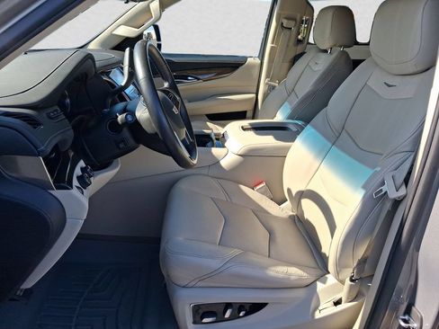 Used 2019 Cadillac Escalade Luxury w/ LPO, Radiant Package AWD/4WD image 10