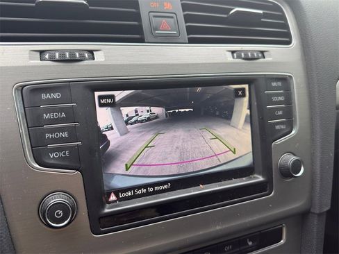 Used 2017 Volkswagen Golf Wolfsburg Edition image 21