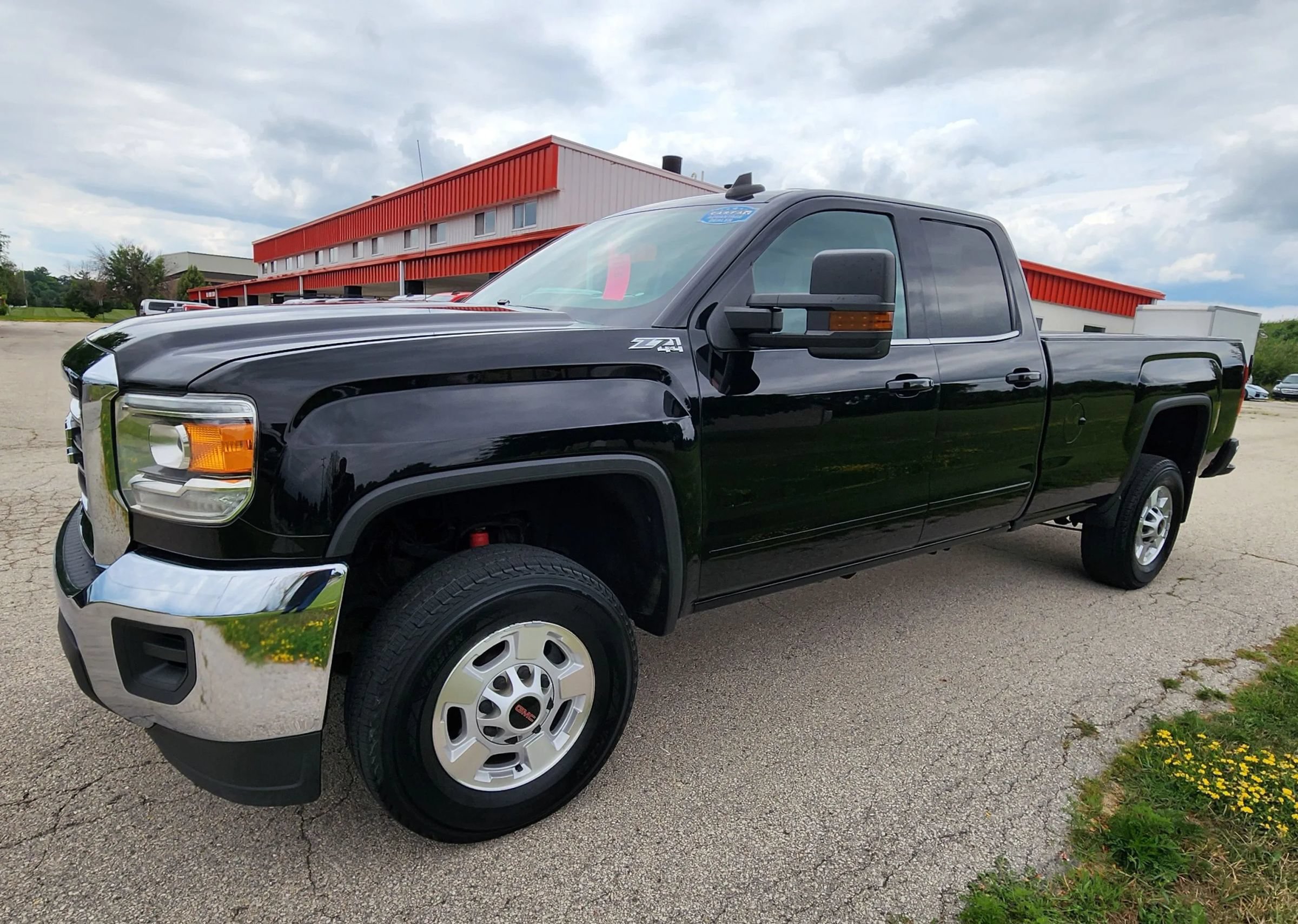 Used 2019 GMC Sierra 2500 SLE w/ Suspension Package, Off-Road AWD/4WD image 14