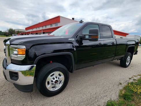 Used 2019 GMC Sierra 2500 SLE w/ Suspension Package, Off-Road AWD/4WD image 14