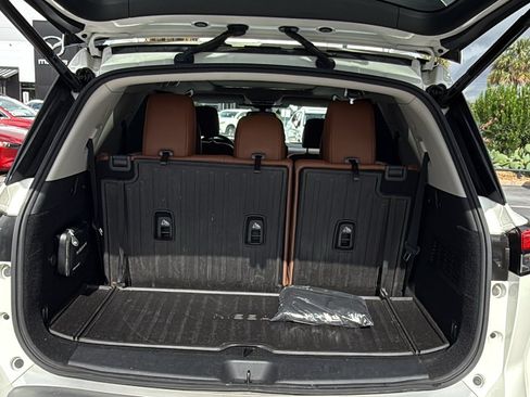 Used 2022 Nissan Pathfinder Platinum w/ Lighting Package (N93) FWD image 24