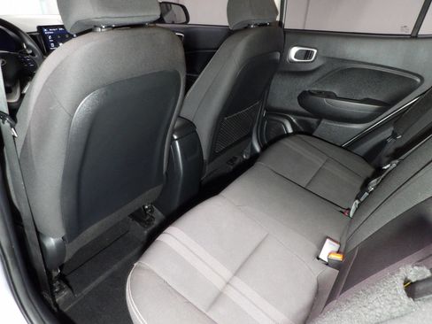 Used 2020 Hyundai Venue SEL FWD image 9