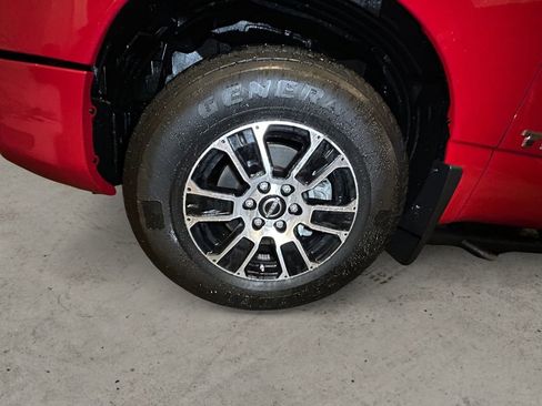 Used 2024 Nissan Titan SV image 13