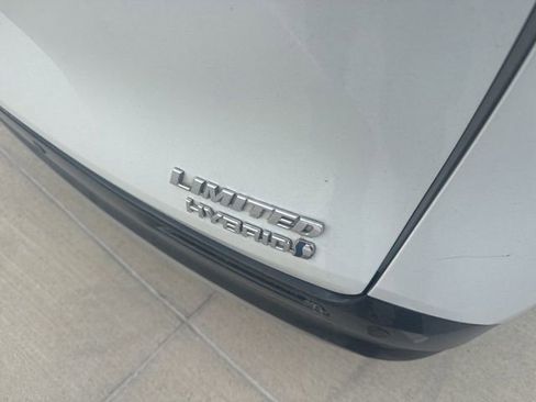 Used 2022 Toyota Sienna Limited image 4