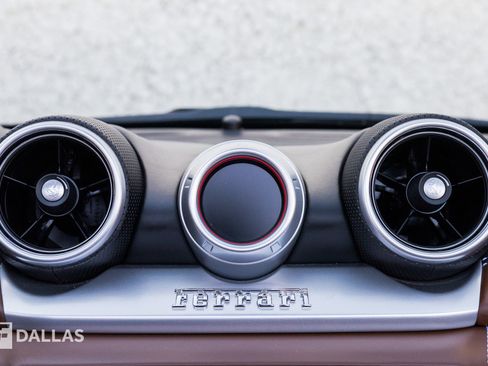 Used 2016 Ferrari California T image 25
