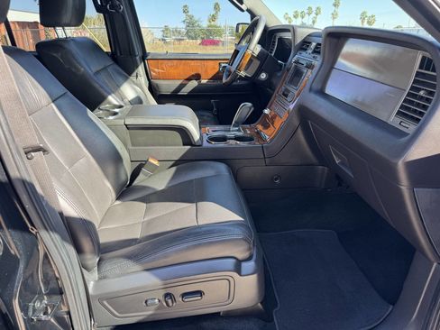 Used 2014 Lincoln Navigator 2WD image 9