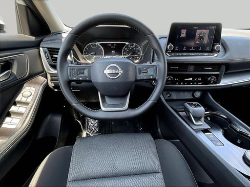 Certified 2026 Nissan Rogue SV AWD/4WD image 11