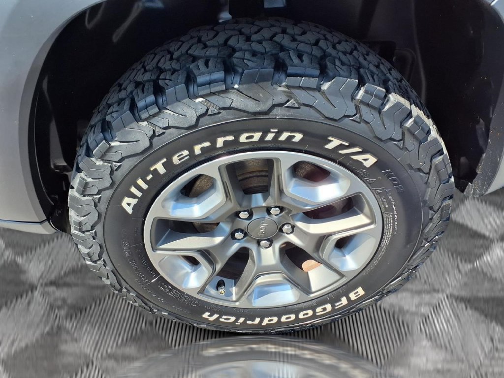 Used 2019 Jeep Cherokee Trailhawk w/ Comfort/Convenience Group AWD/4WD image 21