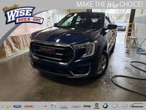 Used 2022 GMC Terrain SLE image 1