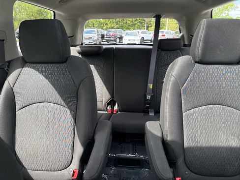Used 2011 GMC Acadia SLE FWD image 15