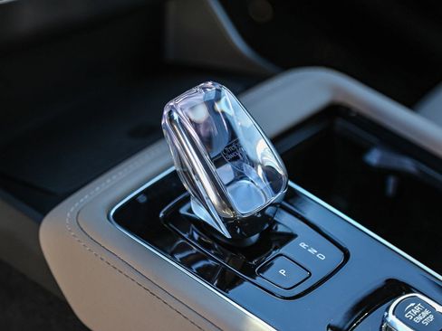 Certified 2025 Volvo XC90 B5 Core w/ Climate Package image 21