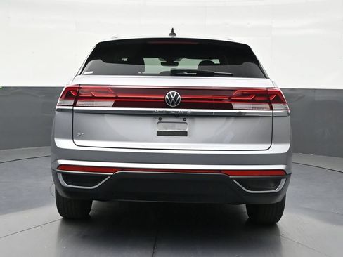 Used 2024 Volkswagen Atlas Cross Sport SE FWD image 4