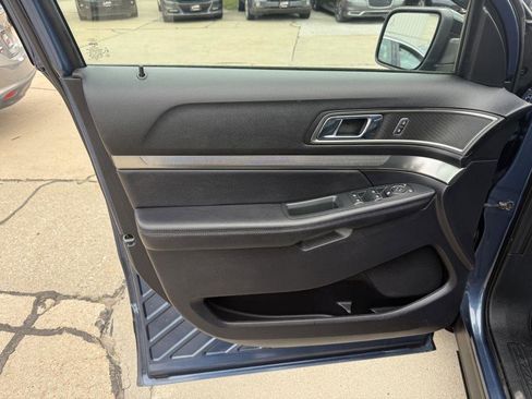 Used 2018 Ford Explorer XLT w/ Equipment Group 202A AWD/4WD image 10