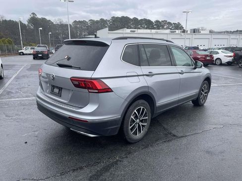 Used 2021 Volkswagen Tiguan SE w/ Panoramic Sunroof Package image 10