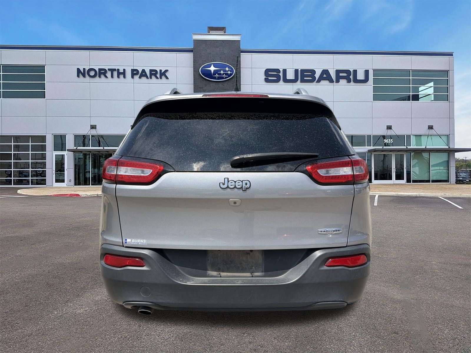 Used 2018 Jeep Cherokee Latitude FWD image 4