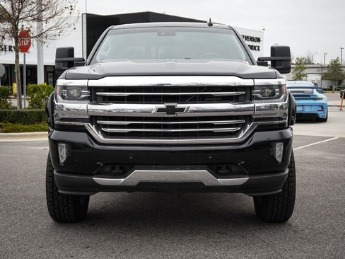 Used 2018 Chevrolet Silverado 1500 High Country image 3