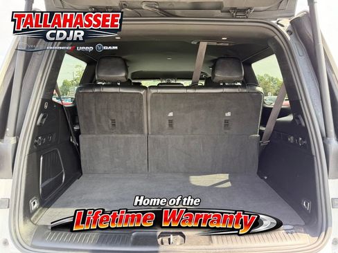 Used 2024 Jeep Wagoneer Series II w/ Flexible Seating Group RWD image 12