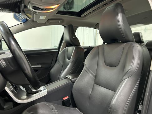 Used 2018 Volvo S60 T5 Inscription Platinum w/ Climate Package AWD/4WD image 24
