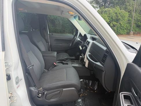 Used 2012 Jeep Liberty Sport RWD image 24
