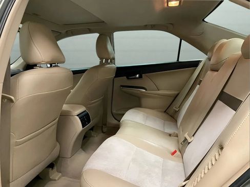 Used 2012 Toyota Camry XLE w/ Leather Pkg FWD image 11