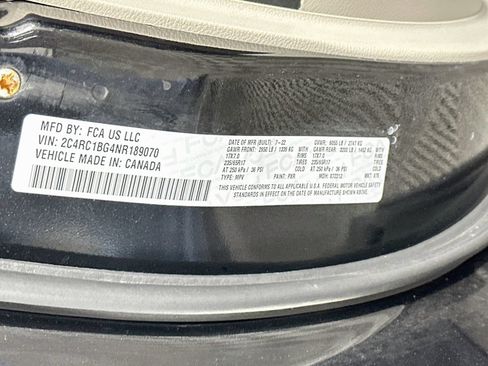 Used 2022 Chrysler Pacifica Touring-L FWD image 32