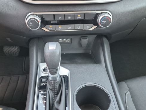 Used 2025 Nissan Altima 2.5 SV FWD image 25