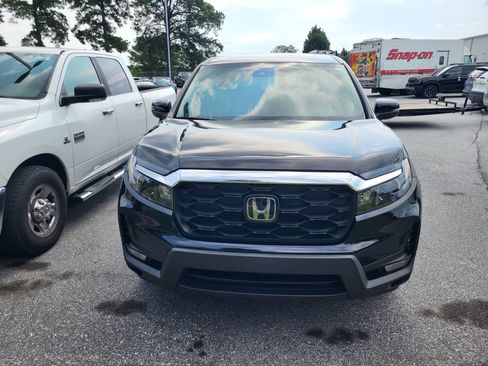Used 2025 Honda Passport EX-L image 2
