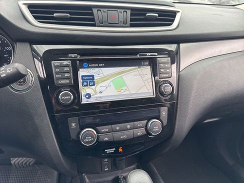 Used 2015 Nissan Rogue SV w/ SV Premium Package FWD image 8