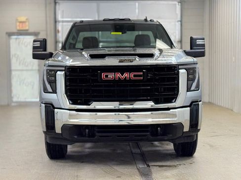 Used 2024 GMC Sierra 3500 Pro AWD/4WD image 2